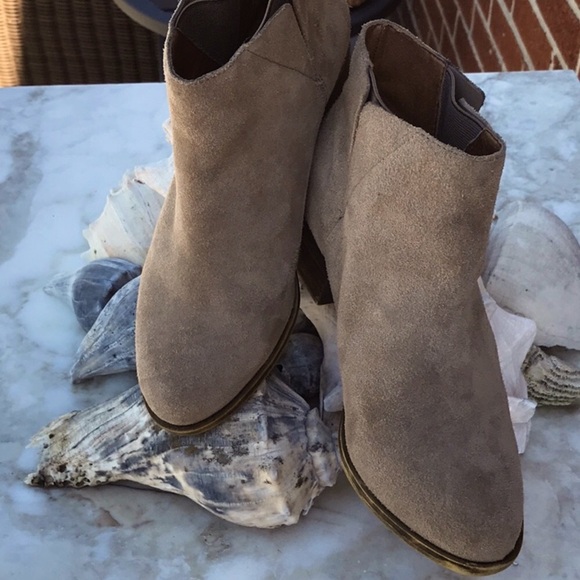 Lucky 🍀 Brand Pull On Tan Suede Ankle Boots Size 7 - Picture 3 of 16